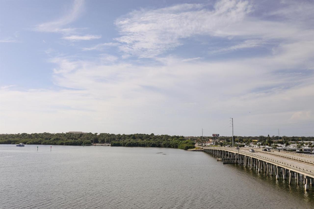 Dolphin Bay In Boca Ciega Resort - 2Br, Pool, Bay View セント・ピーターズバーグ エクステリア 写真