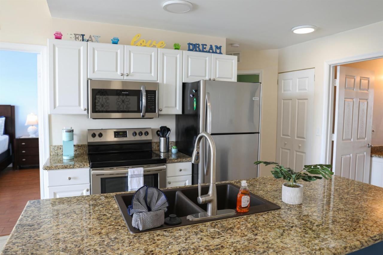 Dolphin Bay In Boca Ciega Resort - 2Br, Pool, Bay View セント・ピーターズバーグ エクステリア 写真