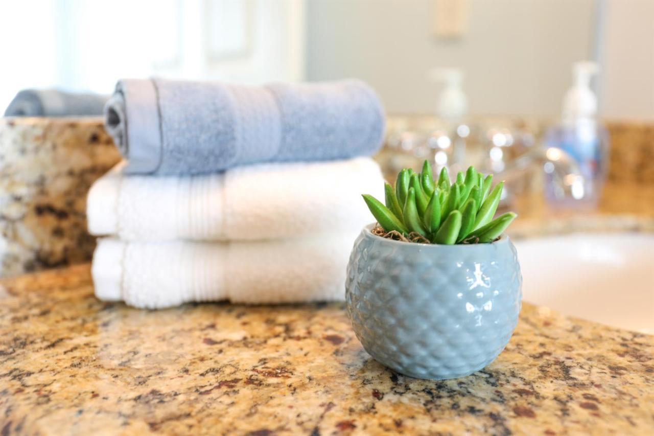 Dolphin Bay In Boca Ciega Resort - 2Br, Pool, Bay View セント・ピーターズバーグ エクステリア 写真